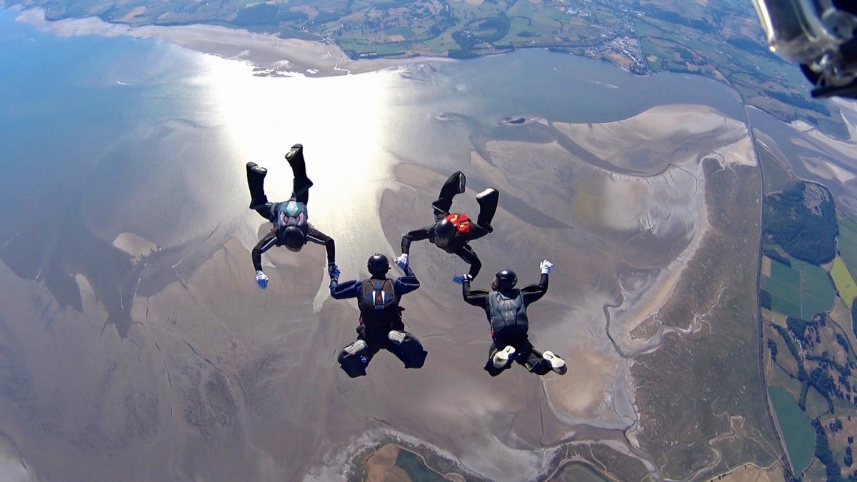 Коллективный прыжок с парашютом
