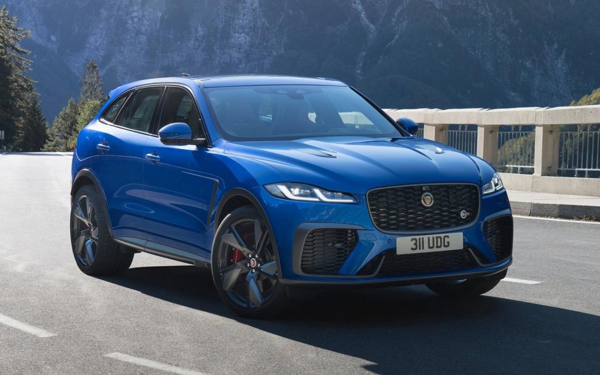 F-Pace Jaguar серый