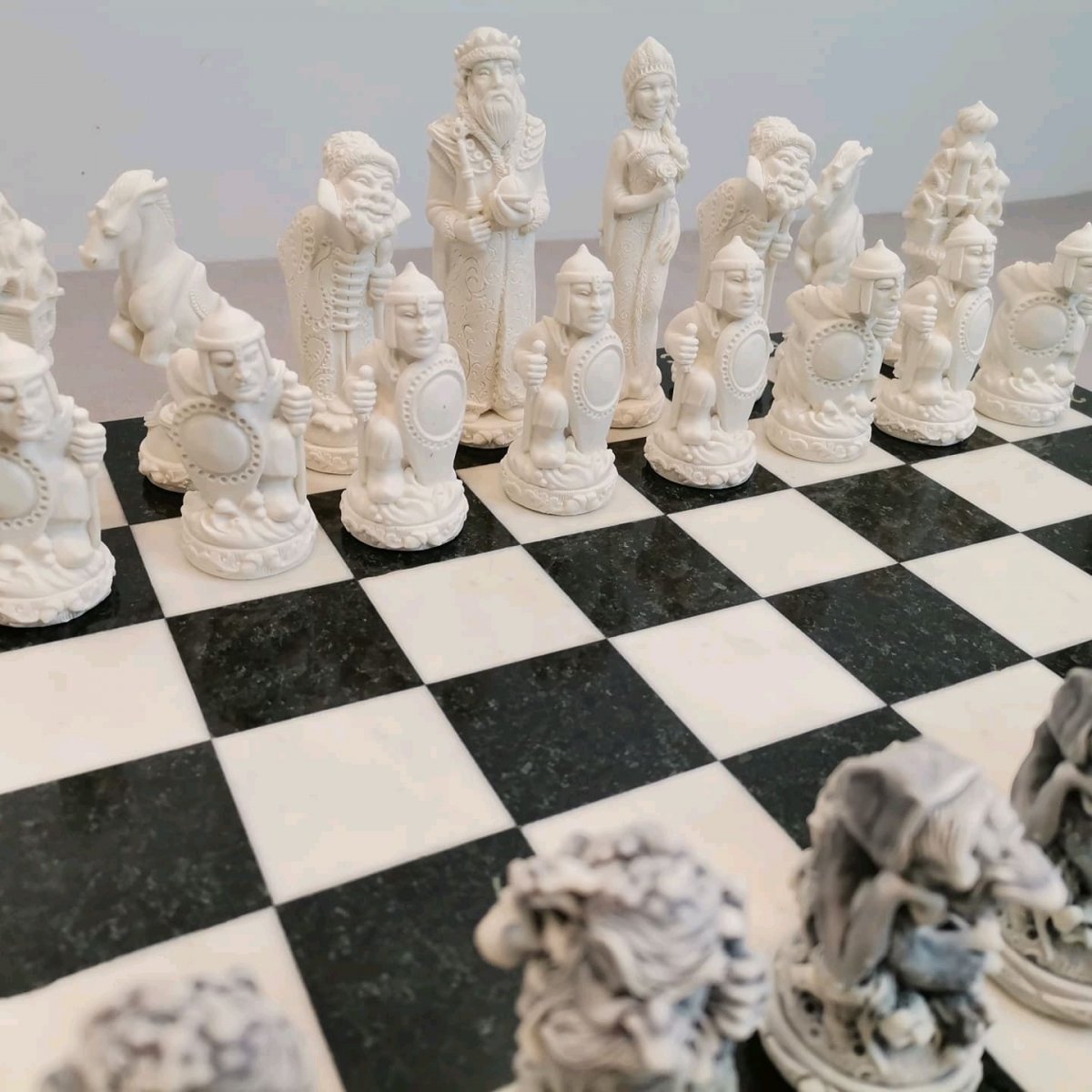 Девушка и шахматы