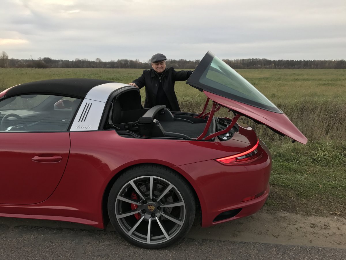 Porsche 911 Targa красная крыша