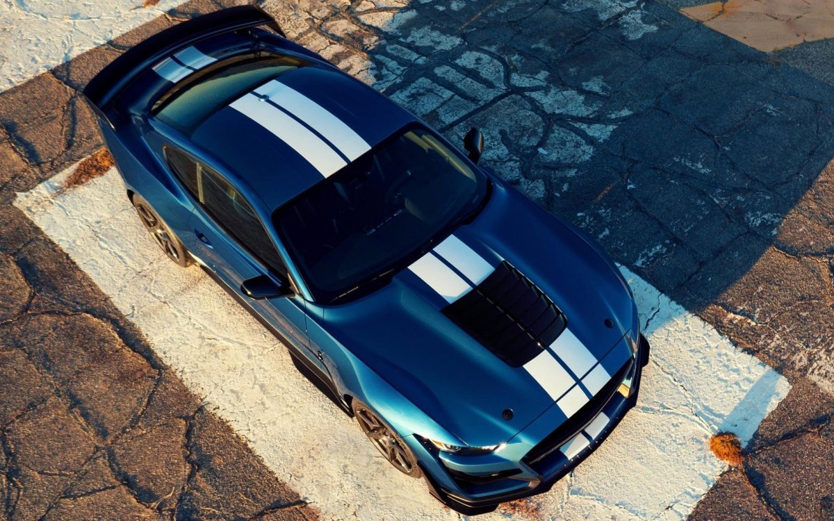 2020 Ford Mustang капот