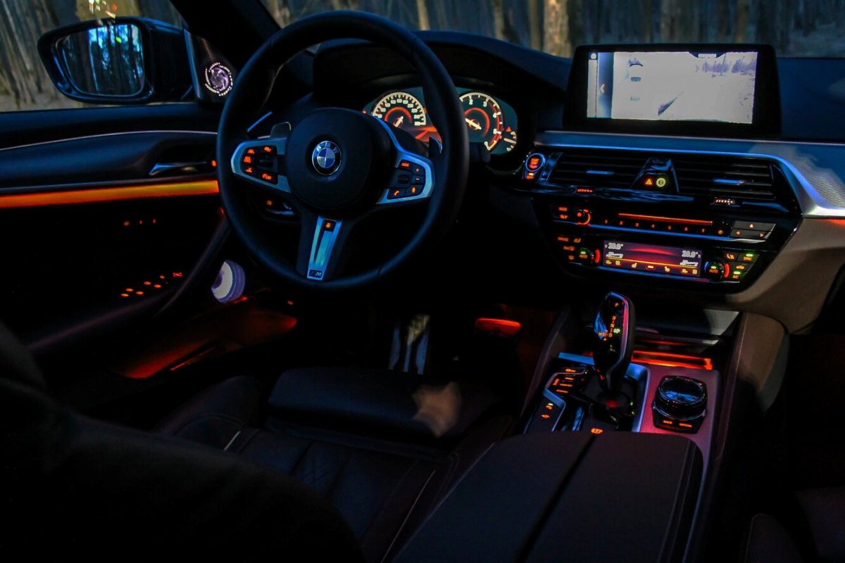 BMW g30 ночной салон