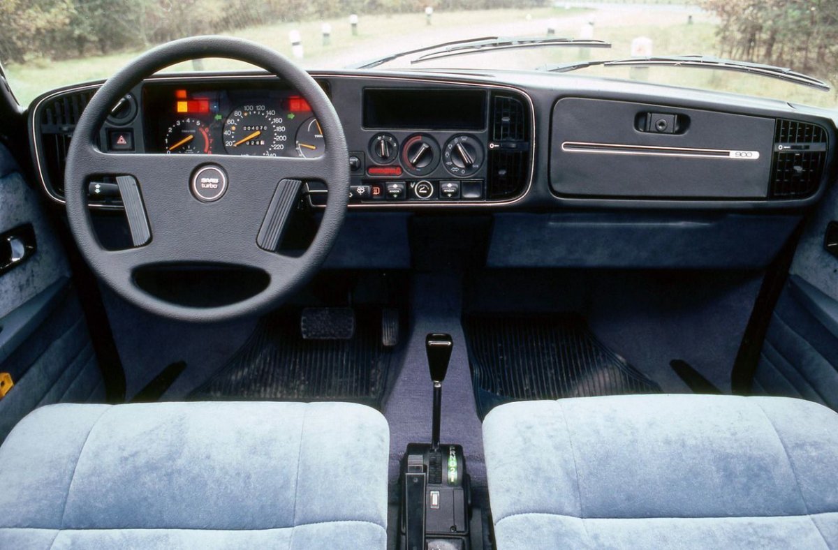 Saab 900 Turbo салон