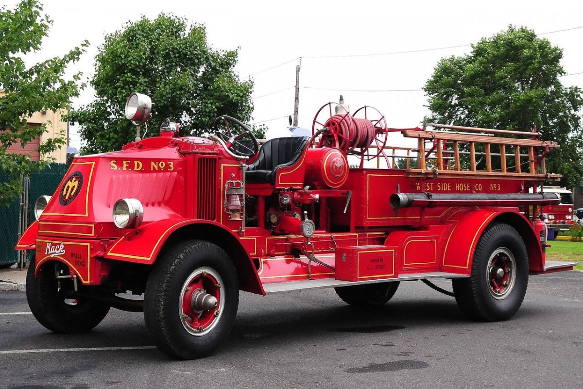 Пожарный автомобиль Mack