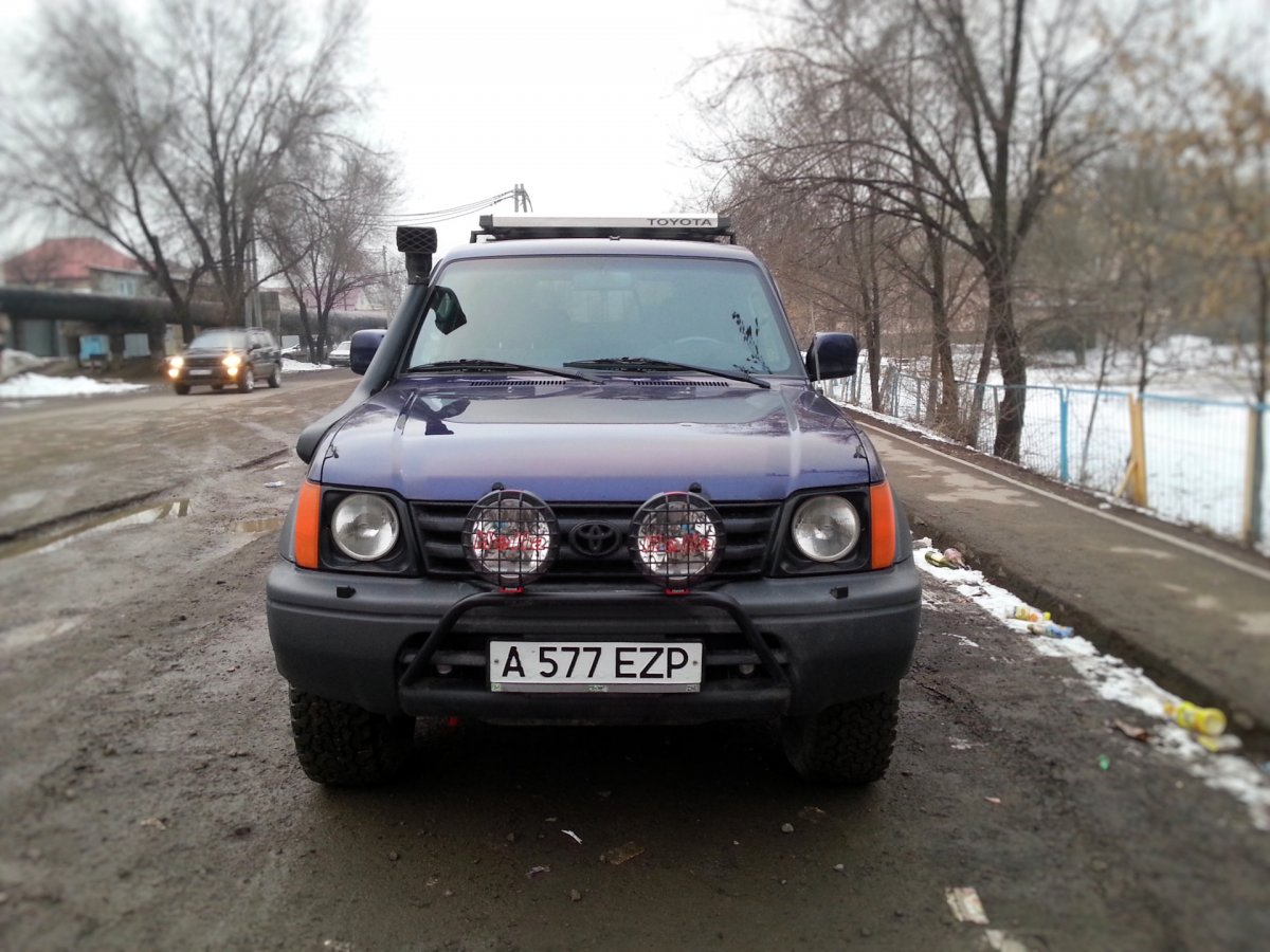 Ниссан с 2 фарами