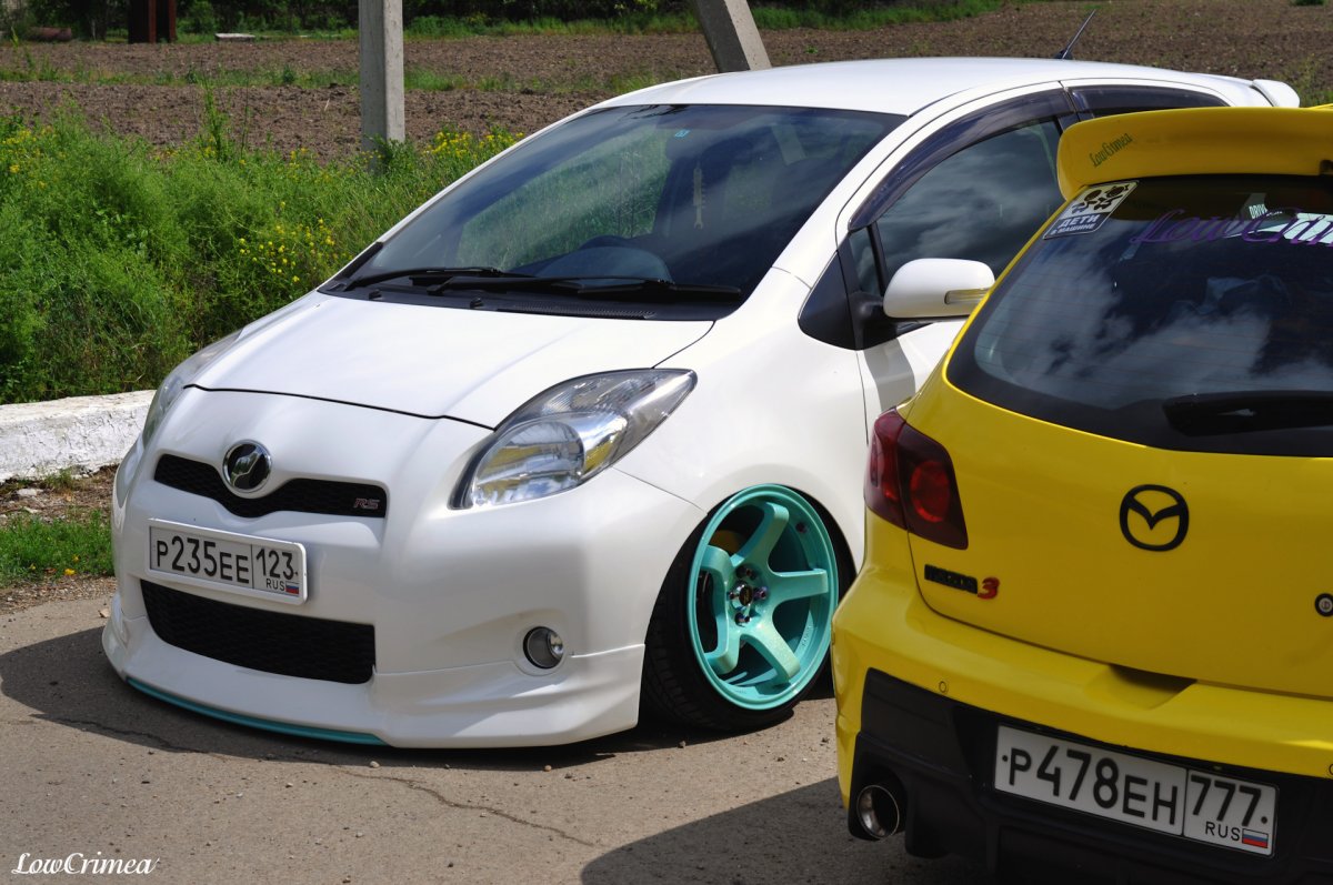 Toyota Vitz stance