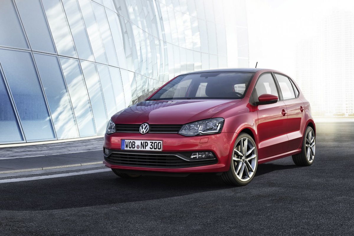 Volkswagen Polo хэтчбек желтый