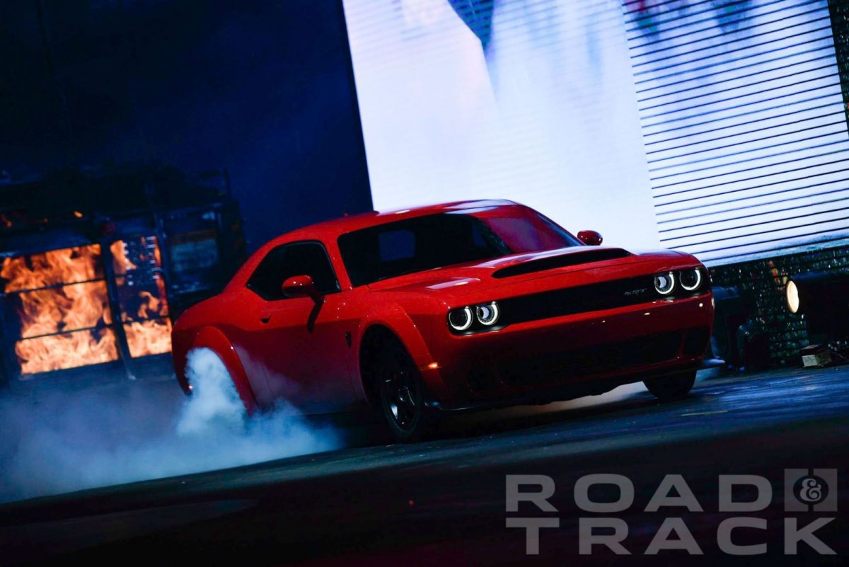 Dodge Challenger srt Hellcat Demon