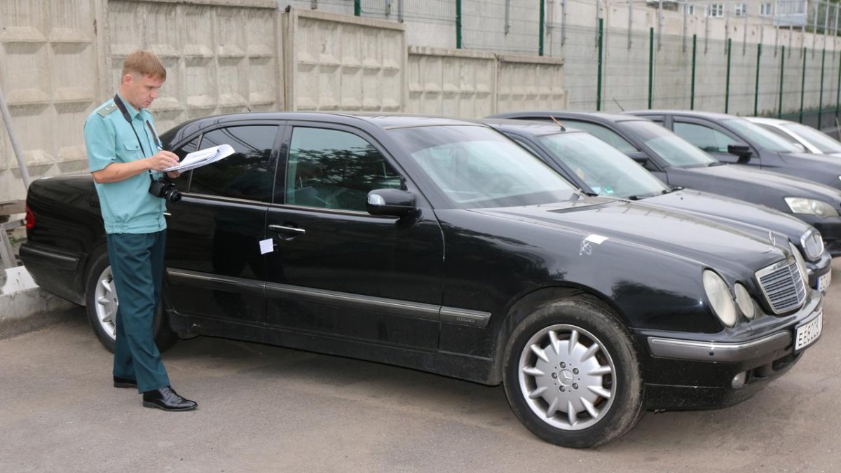 Стоянка арестованных авто
