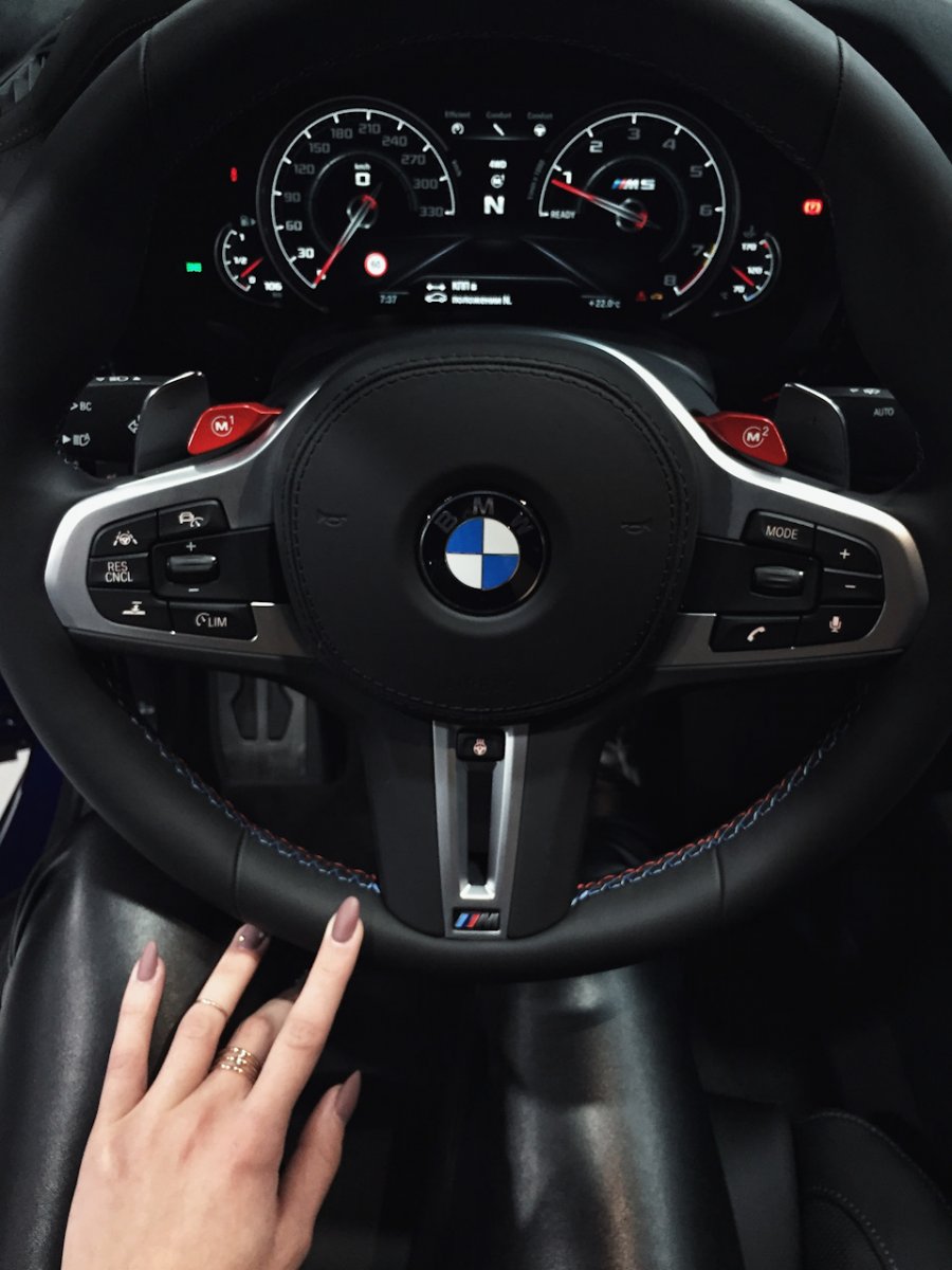 BMW m5 f90 за рулем