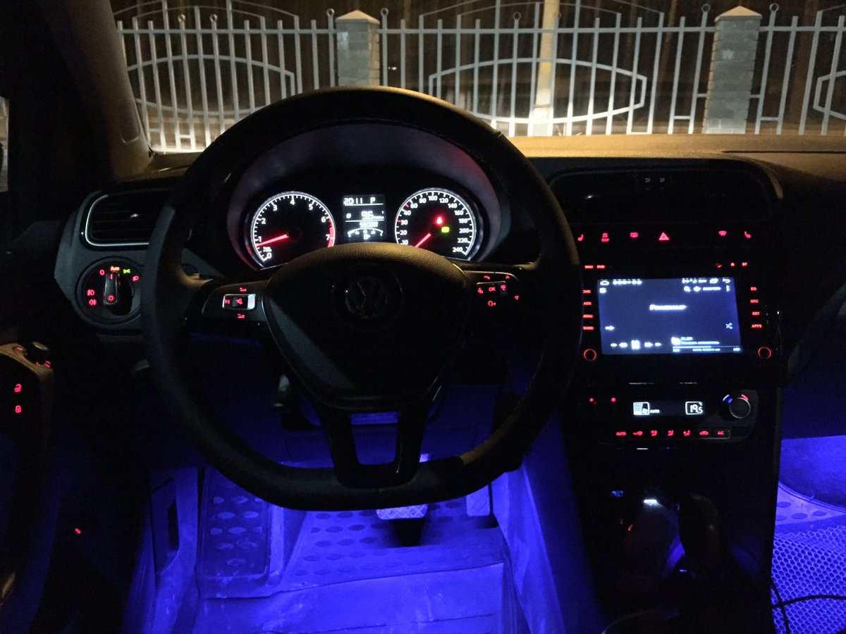 Volkswagen Polo 2020 салон ночью