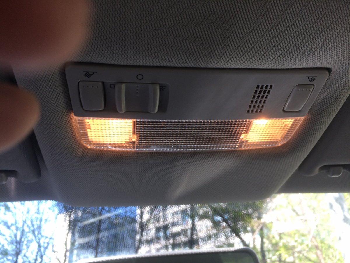 VW Polo 2011 лампа подсветки салона