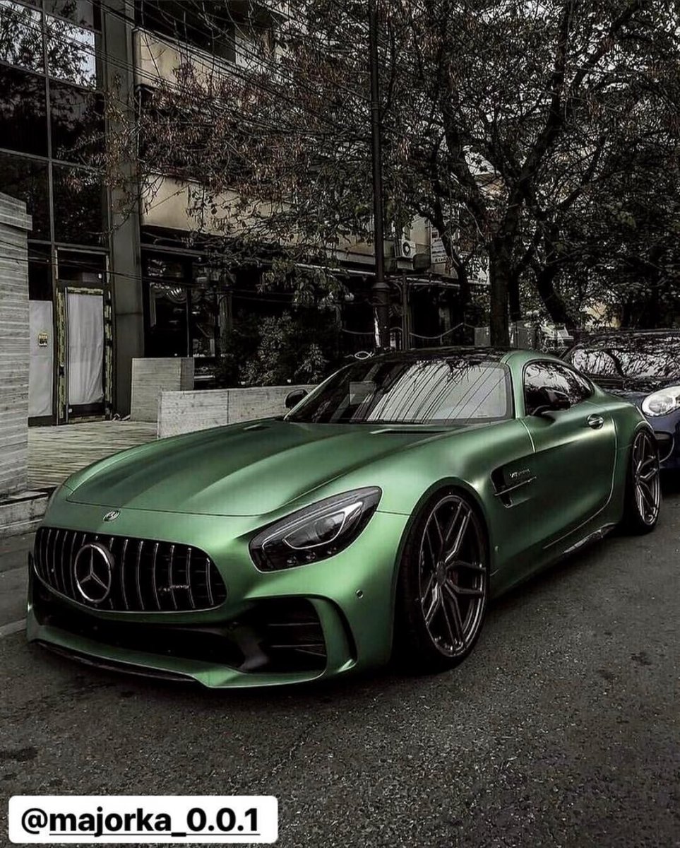 Мерседес АМГ зеленый матовый