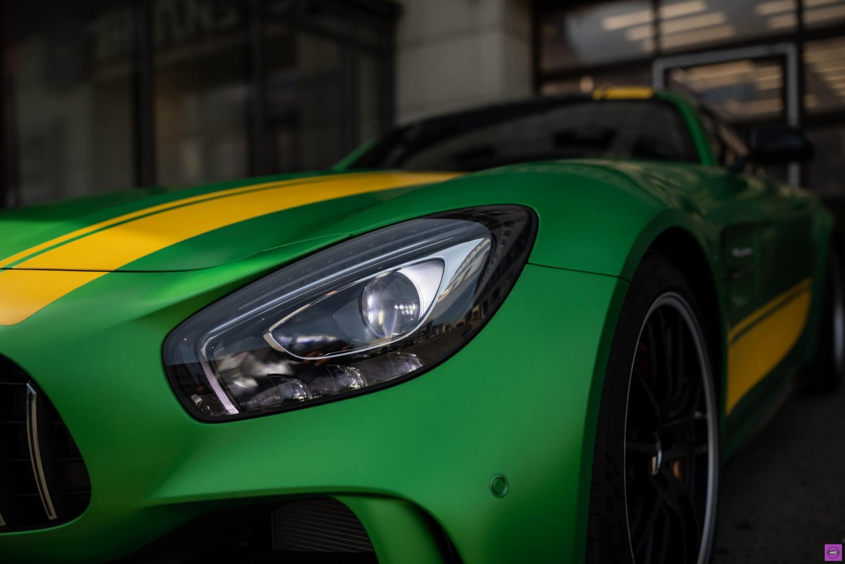 Мерседес АМГ зеленый матовый