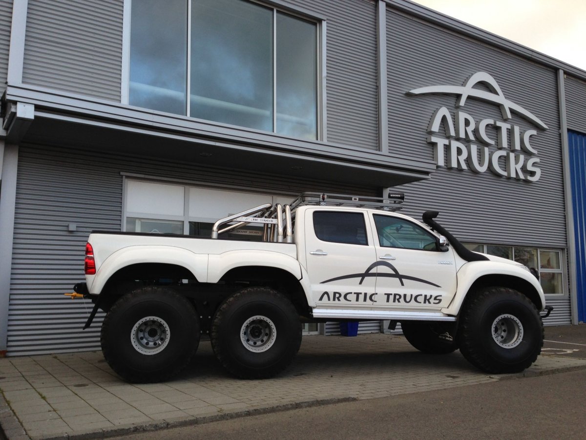 Toyota Hilux Arctic Trucks 35