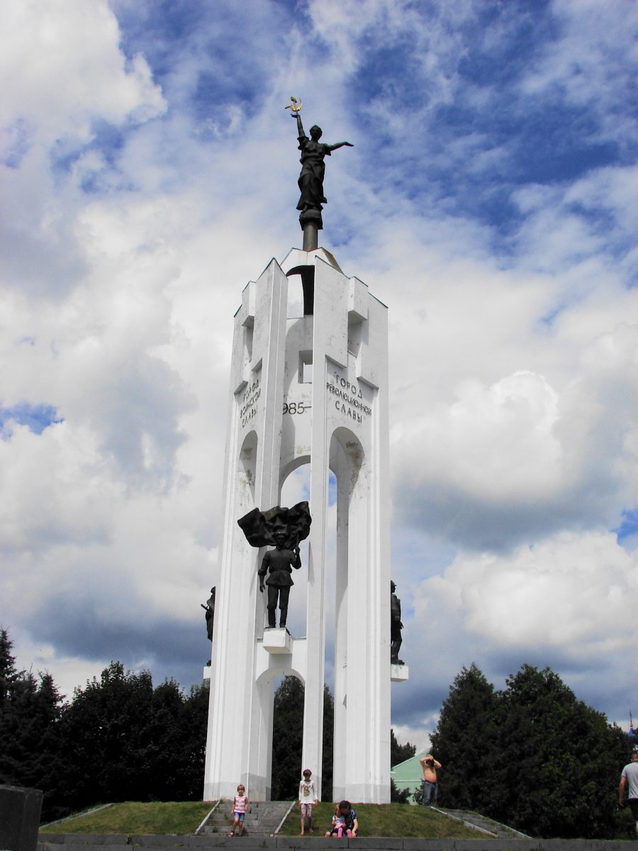 Памятник Пересвету Покровская гора Брянск