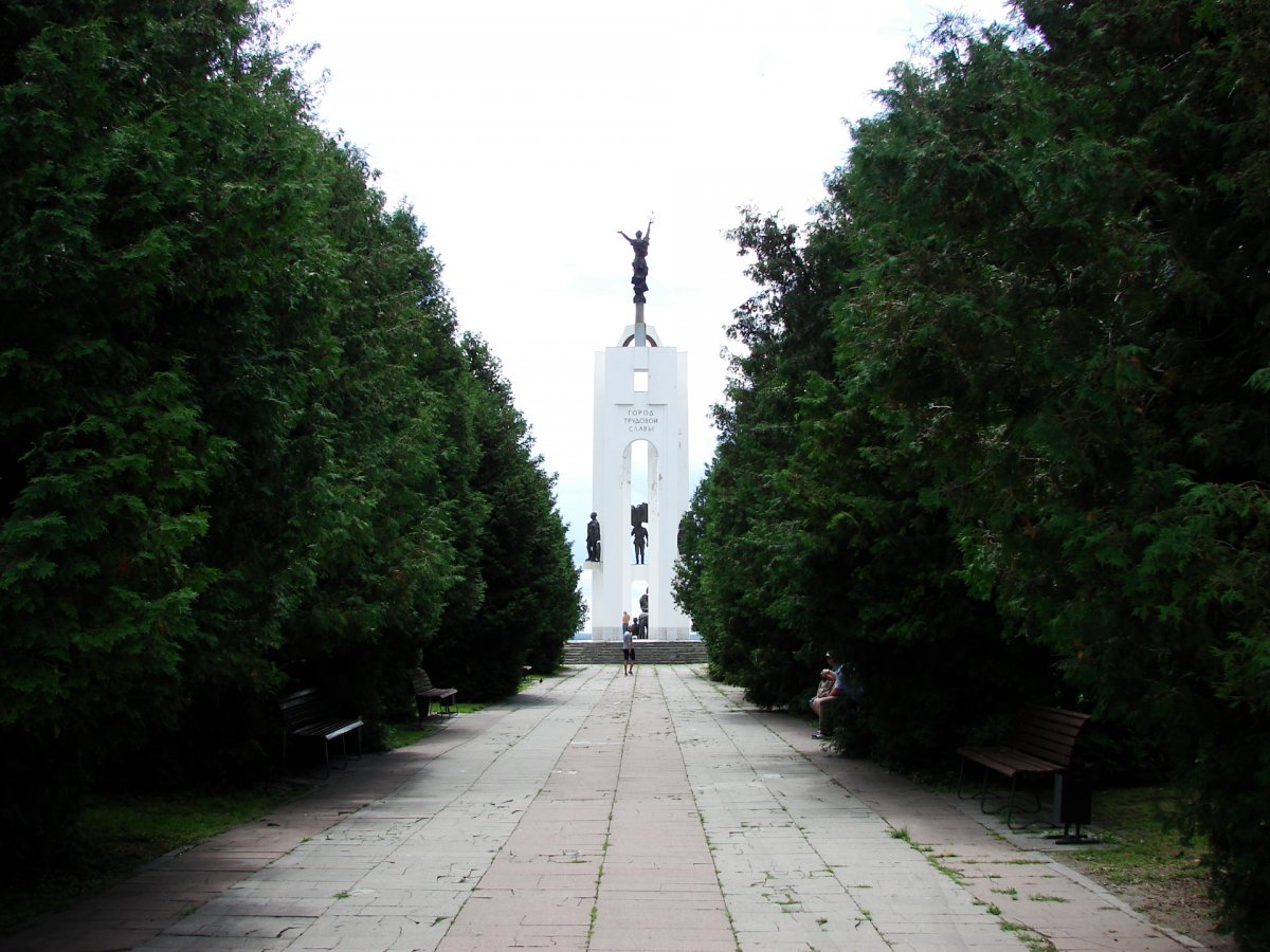 Памятник Пересвету в Брянске