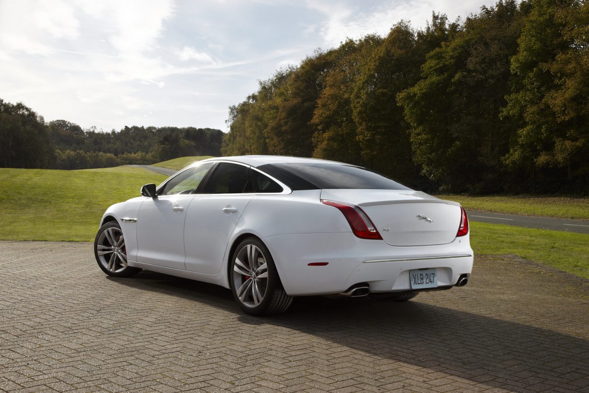 Ягуар машина 2021 XJ