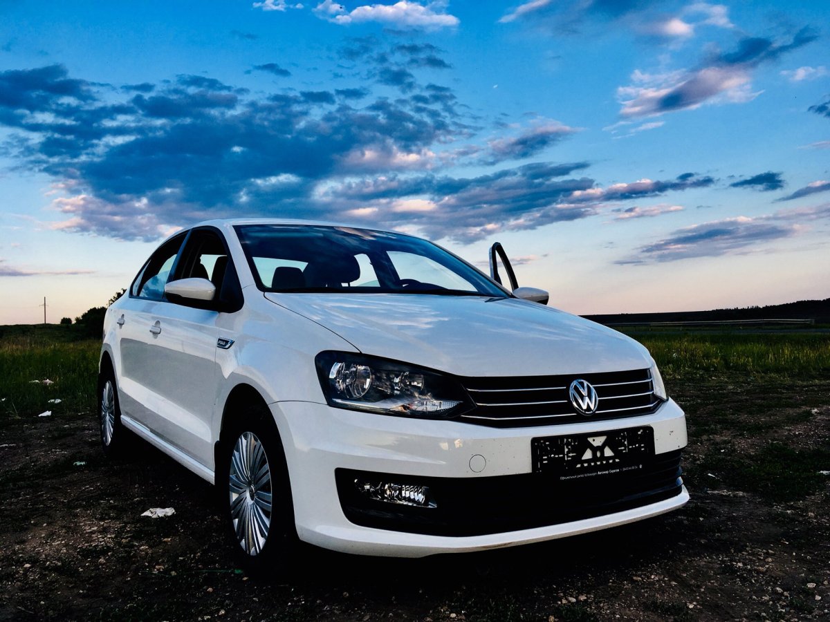 Volkswagen Polo sedan White