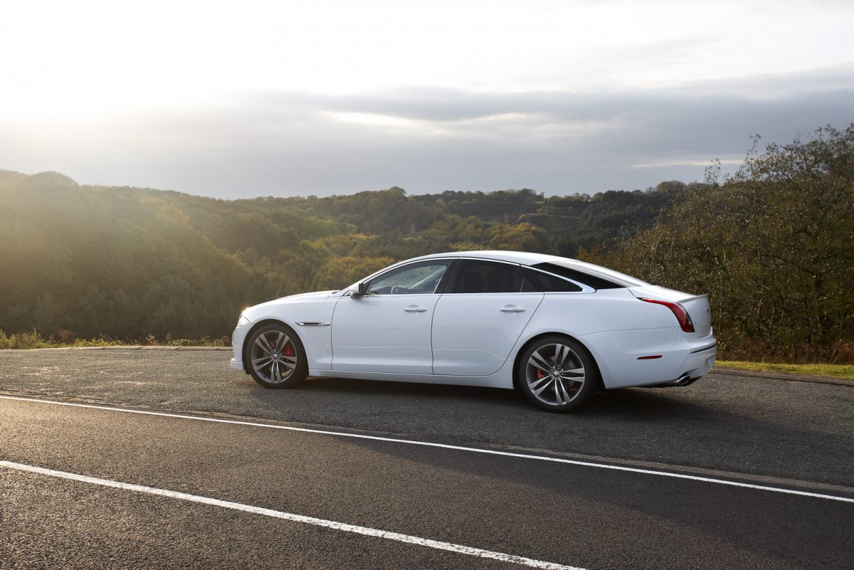Jaguar XJ R White