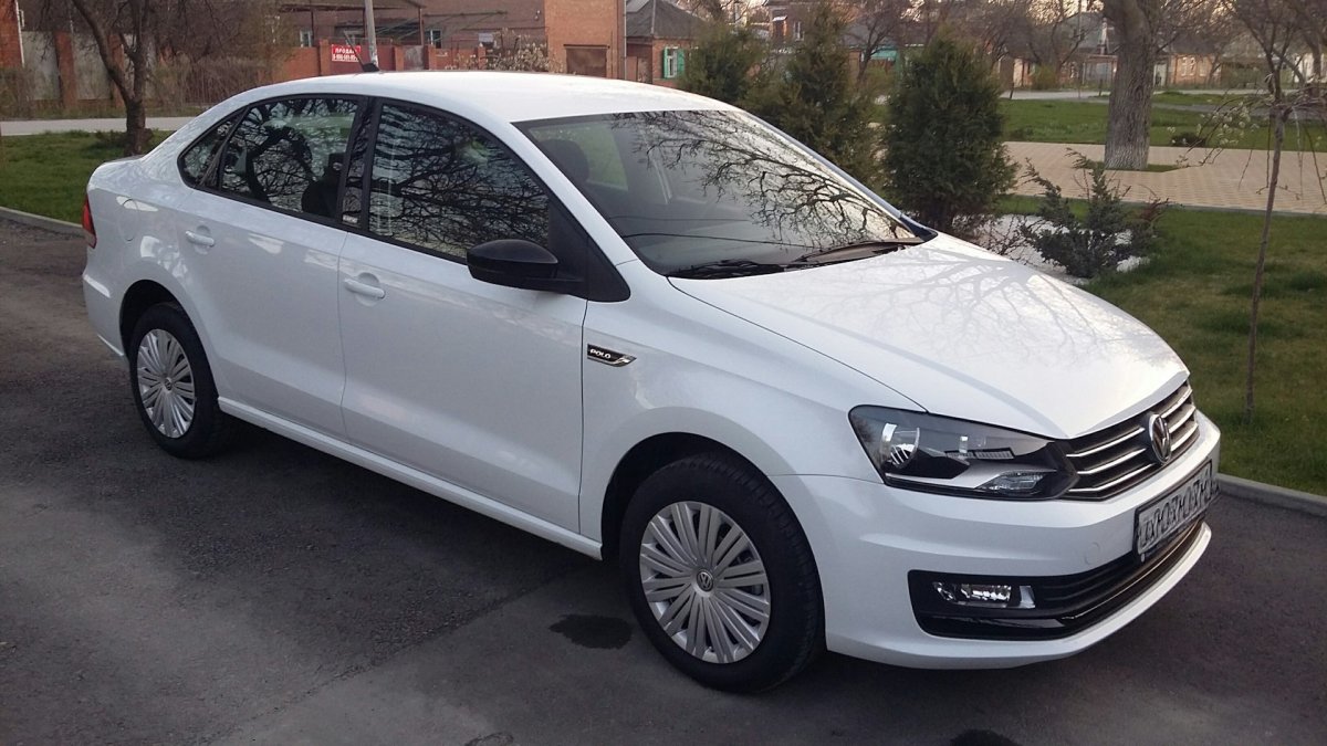 Volkswagen Polo sedan белый