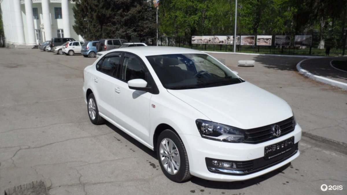 Volkswagen Polo sedan белый