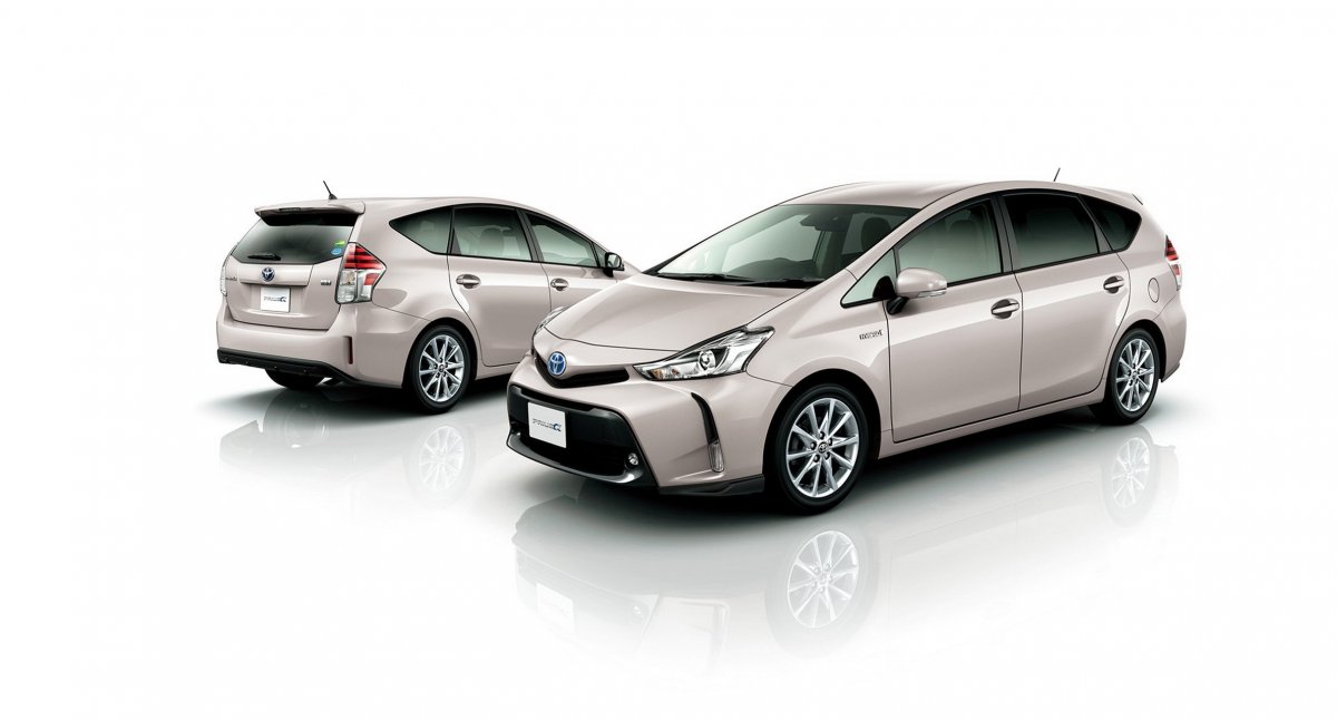 Toyota Prius Alpha 2017 салон