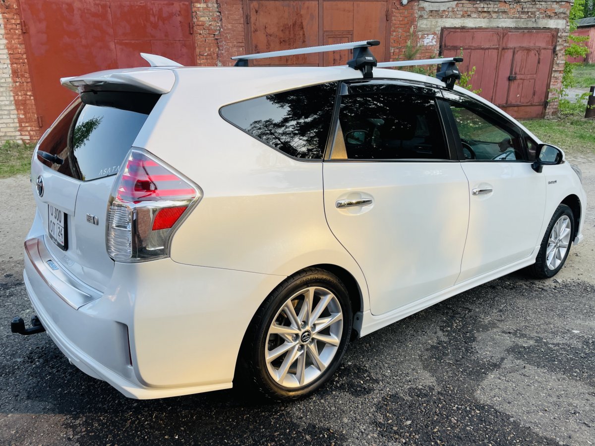 Тойота Приус Альфа 2018 салон