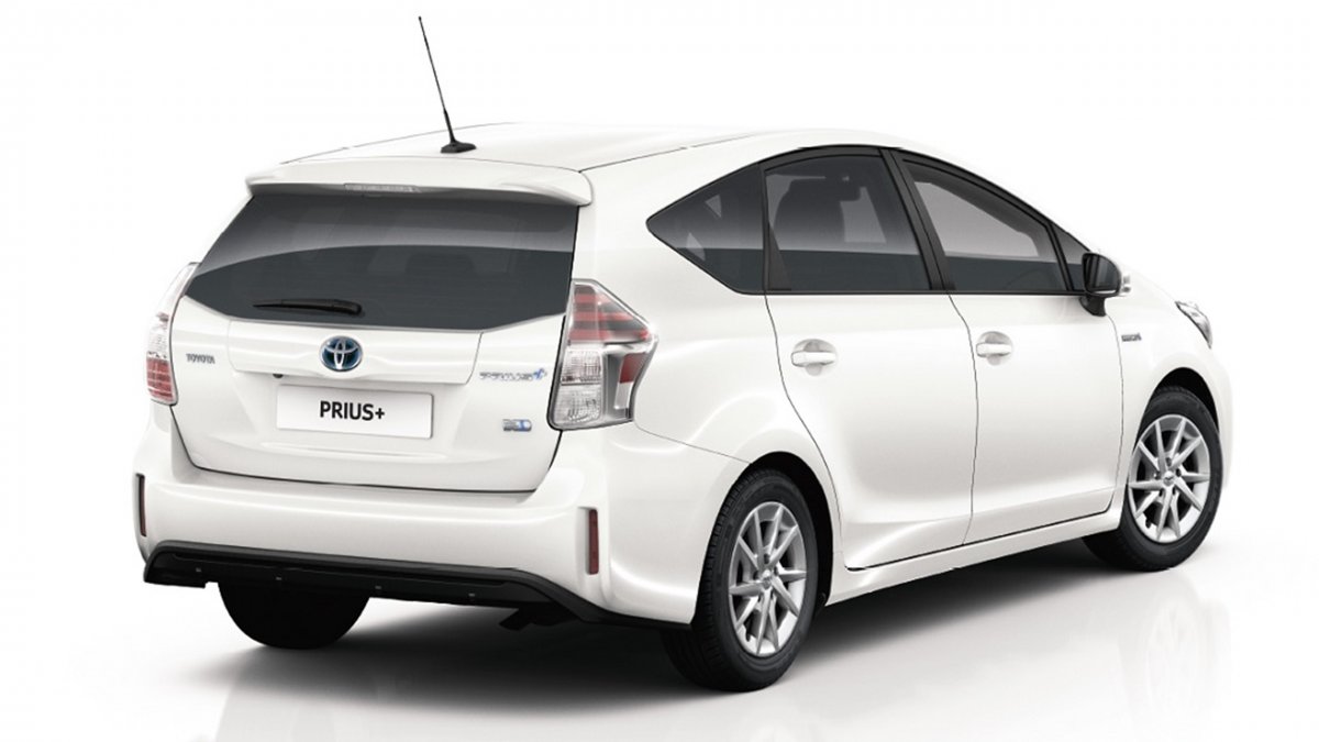 Toyota Prius Alpha 2011