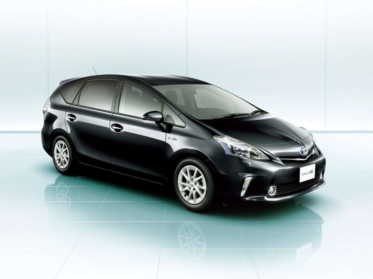 Toyota Prius +/v/a Alpha