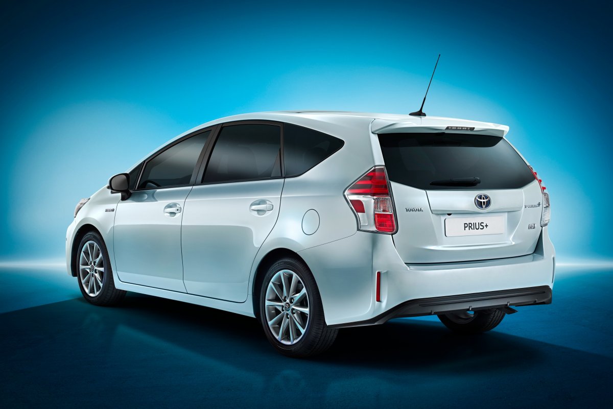 Toyota Prius v 2014