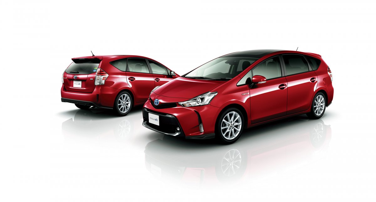 Приус Альфа белая