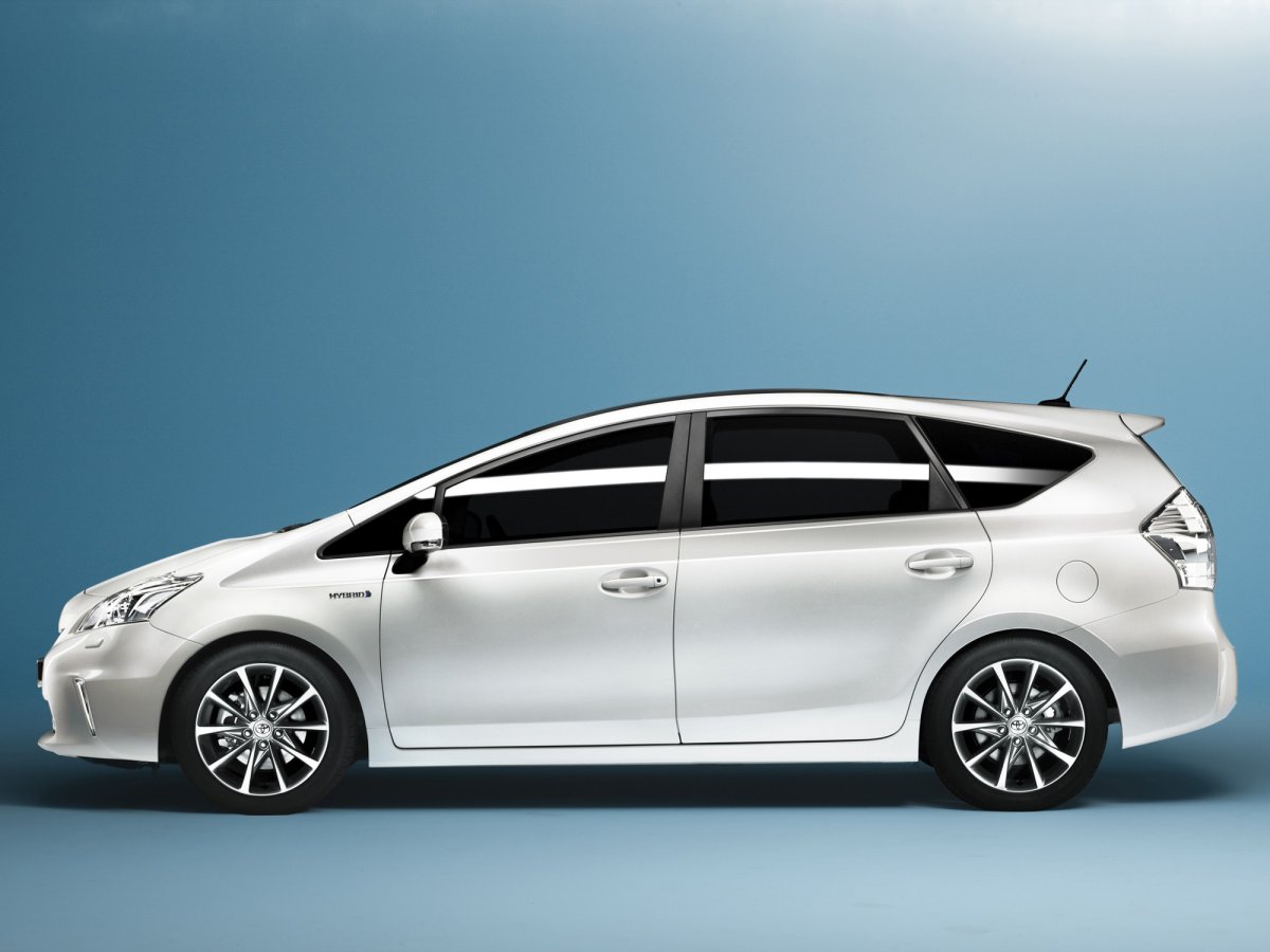 Тойота Приус Альфа гибрид