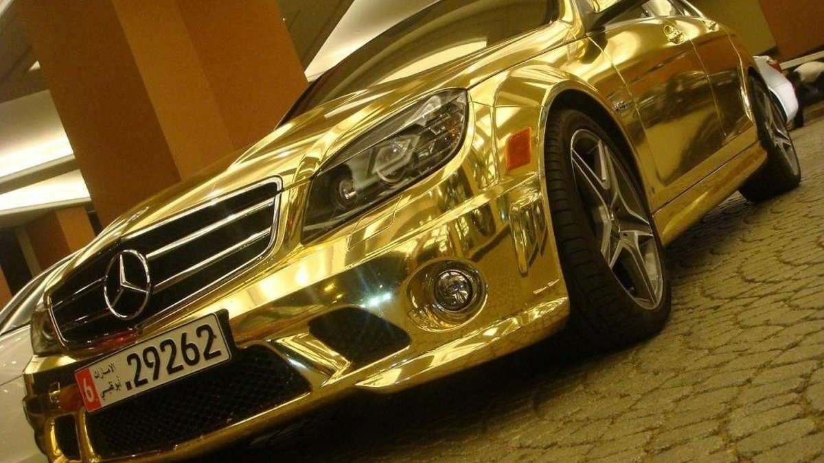Mercedes AMG c63 золотой