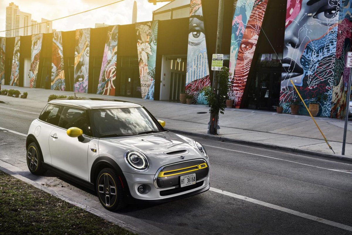 Mini Cooper и Nissan Micra