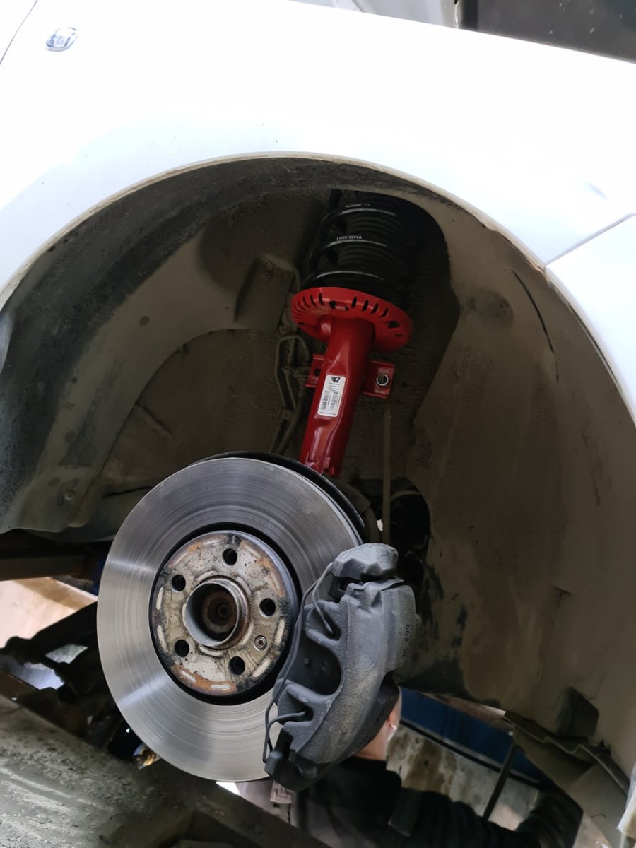 Передняя подвеска Шкода Рапид 2014