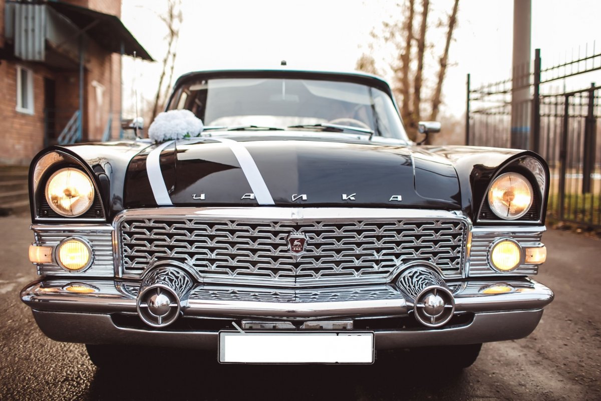 ГАЗ-13 «Ча́йка»