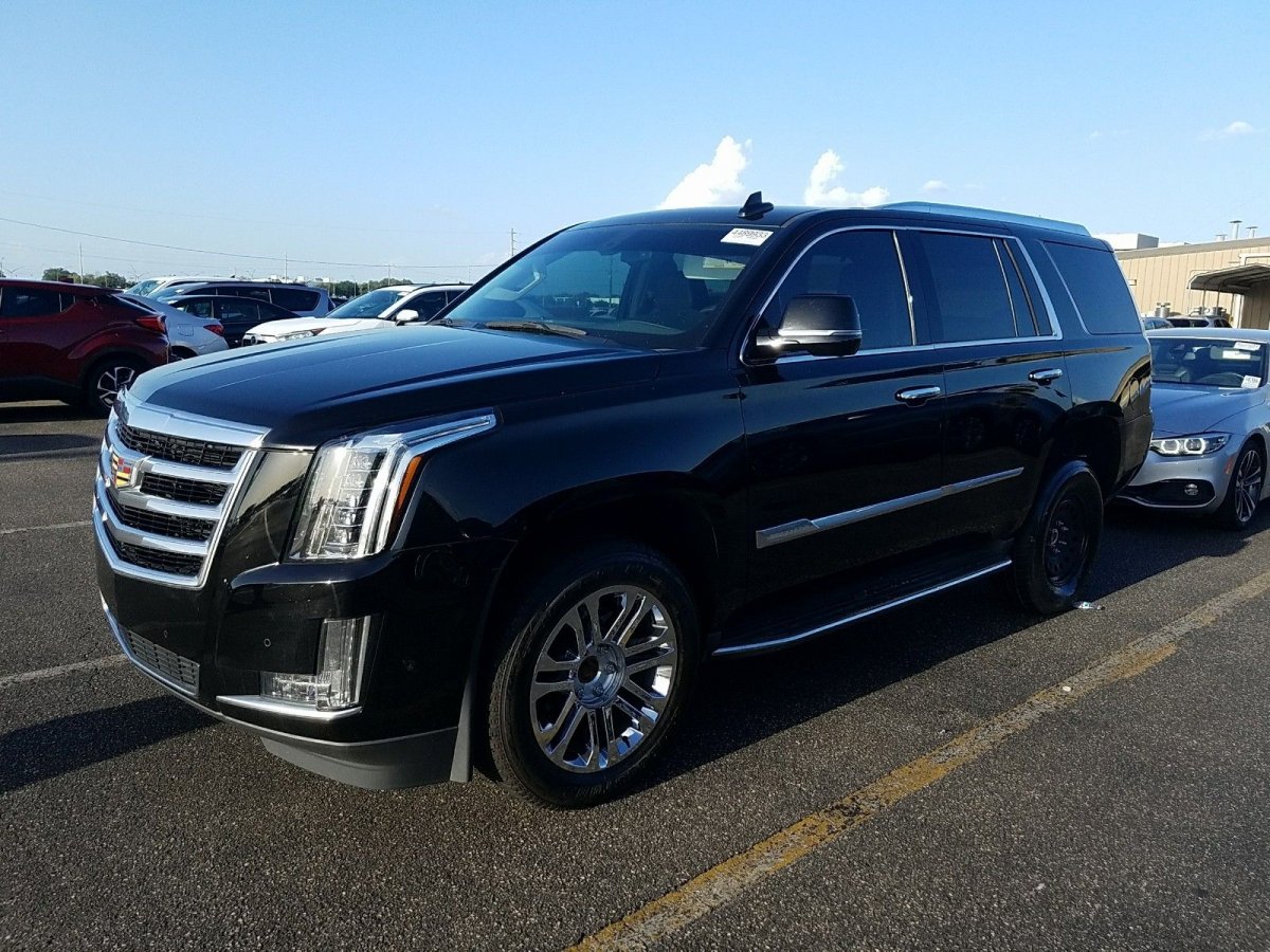 Кадиллак Escalade 2017