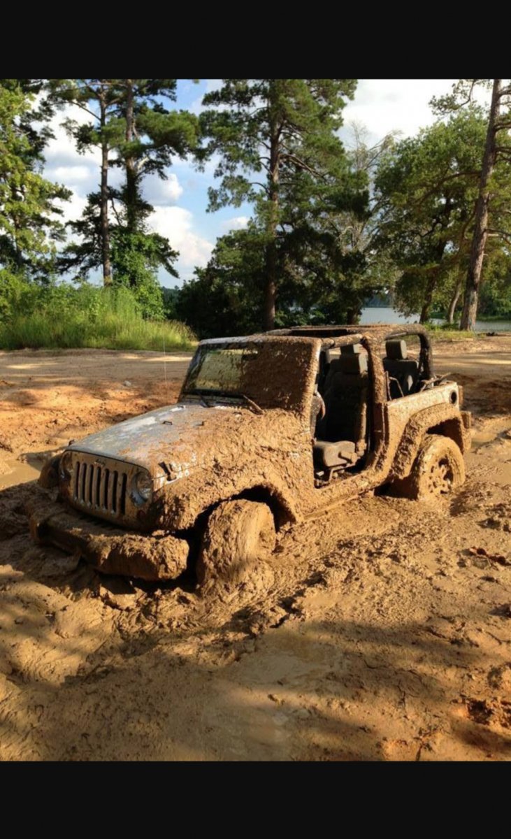 Jeep Wrangler в грязи