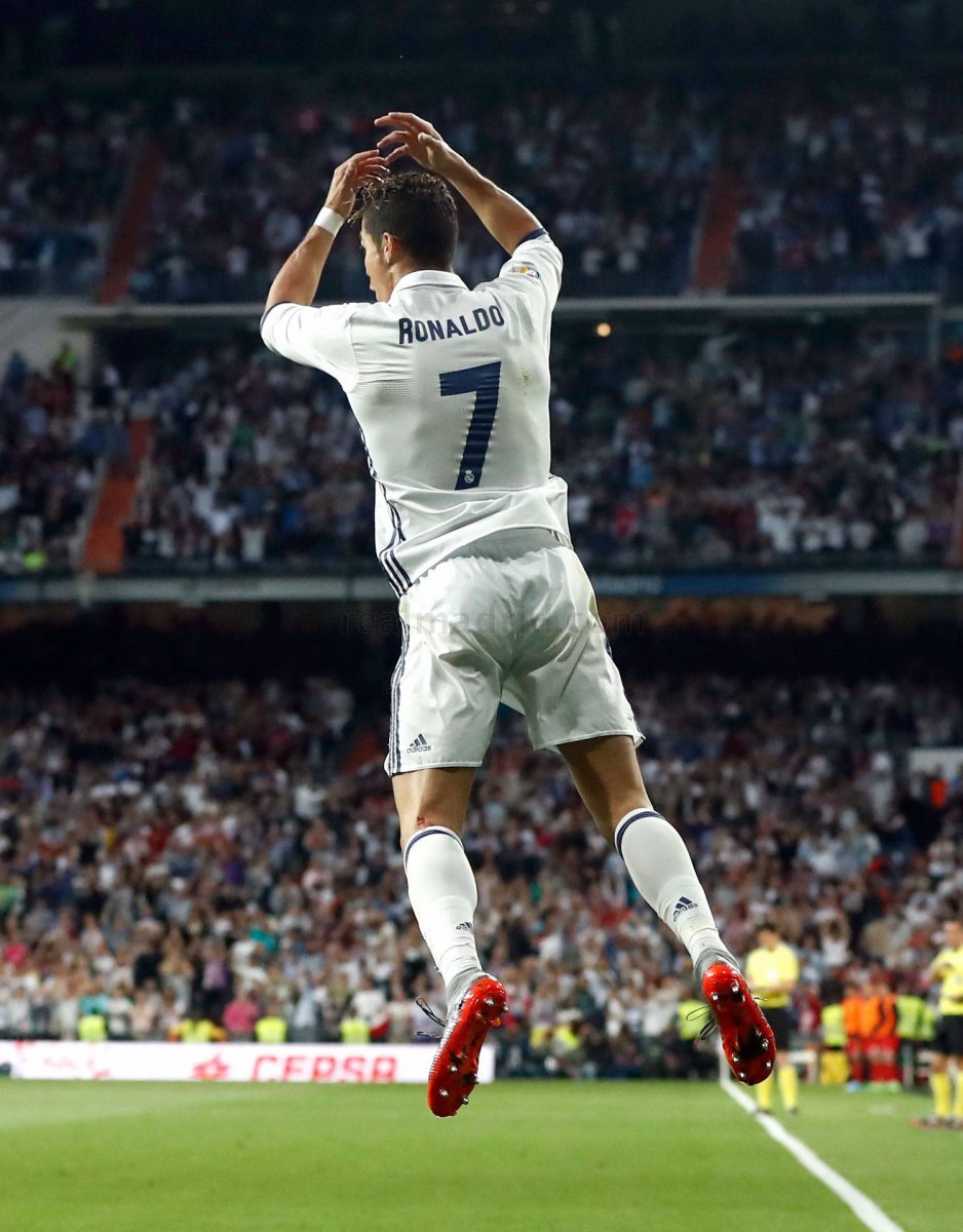 Cristiano Ronaldo Jump