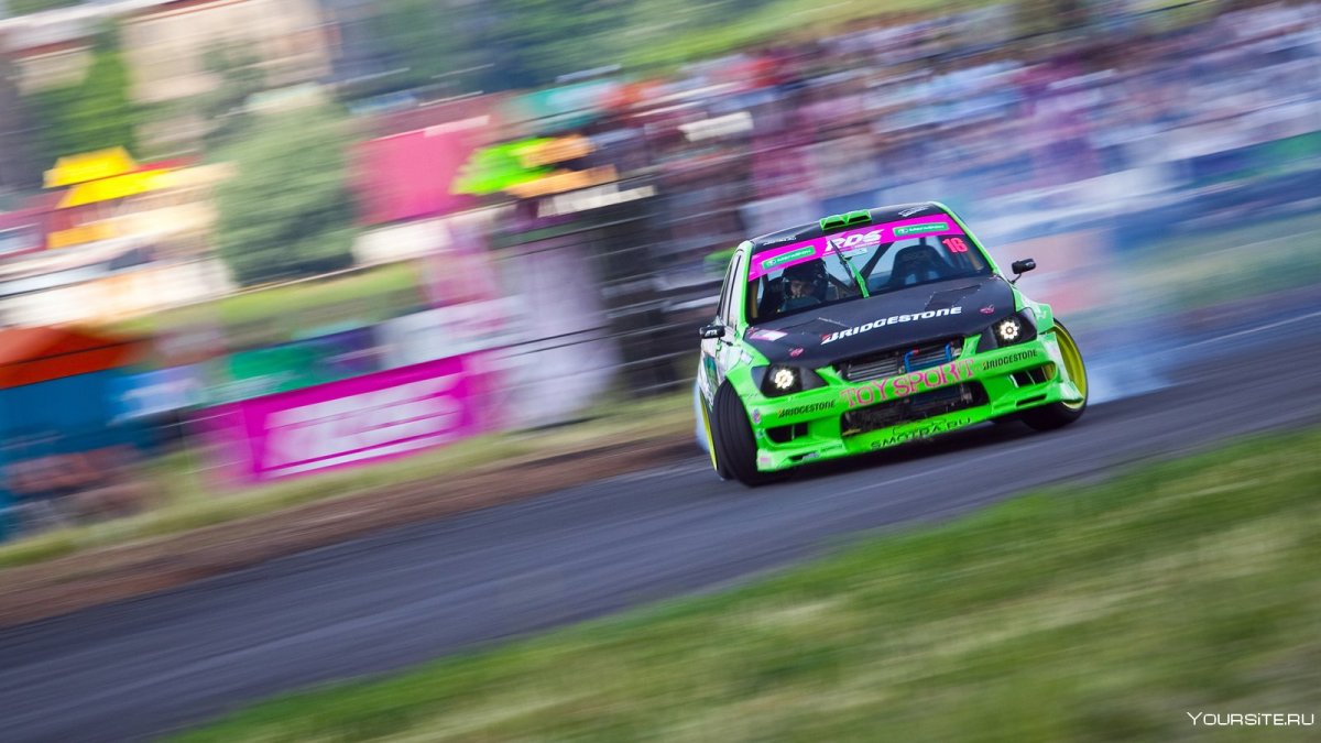 Toyota ae86 в дрифте