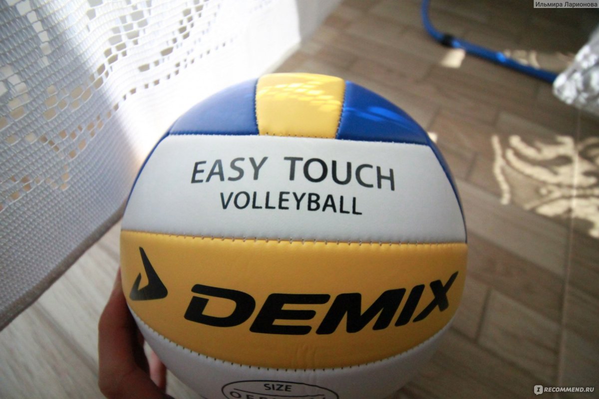 Волейбольный мяч демикс