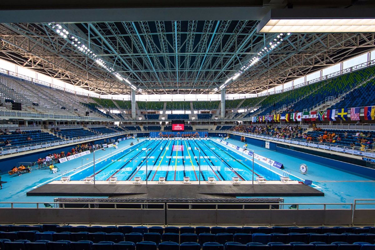Олимпийский плавательный бассейн в Токио