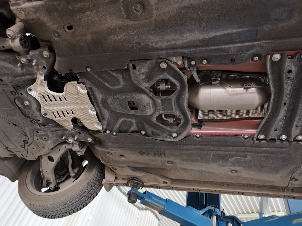 Mazda 3 BK дно снизу