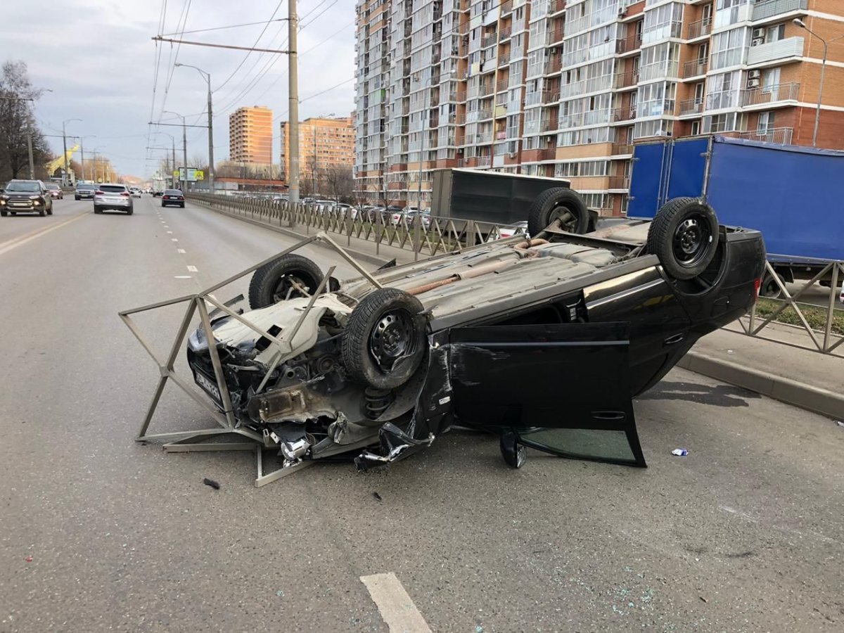 Разбитая Приора цвет Сочи