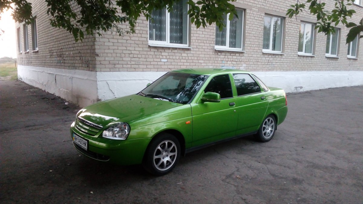 Лада Приора зеленая