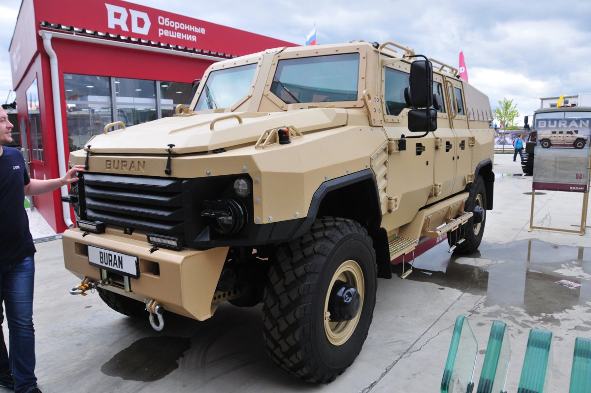 Бронеавтомобиль Iveco LMV