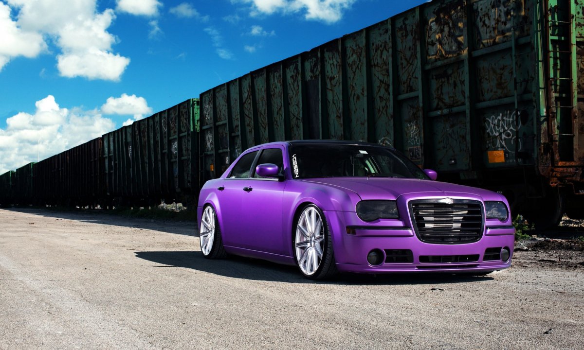 Фиолетовый Chrysler 300c