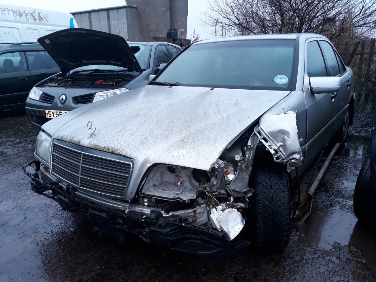 Мерседес 221 без бампера