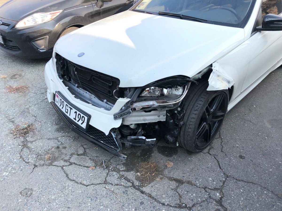 Сломанный Мерседес